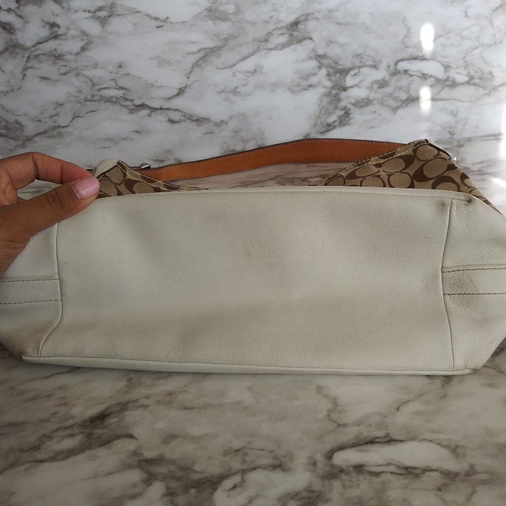COACH tan/white shoulder bags - Picture 14 of 16